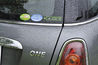 MINIシリーズは、すべてのMT車と「クーパーSクラブマン」「クーパーSコンバーチブル」のAT車が、エコカー減税の対象となる。