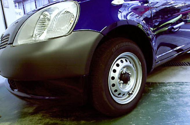 【スペック】全長×全幅×全高＝3610×1660×1500mm/ホイールベース＝2370mm/車重＝820kg/駆動方式＝FF/1リッター直4DOHC16バルブ（70ps/6000rpm、9.7kgm/4000rpm）/車両本体価格＝89.5万円（テスト車＝90.7万円）