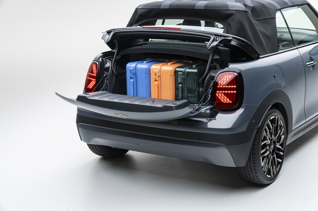 新世代MINIのオープントップモデル「クーパー コンバーチブル」が上陸