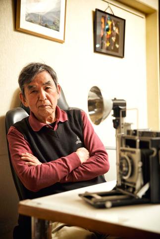 カメラマンとして、小林彰太郎さんとともに『カーグラフィック』創刊を支えた三本和彦さん。「当時の本を見ると涙が出そうになる。苦労して作ってたなぁって。命を削らないと作れないような時代だったからね」