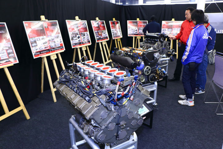 オーテックが手がけた貴重なレーシングエンジンの展示。