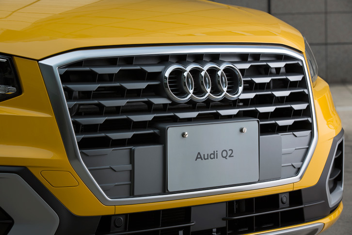 アウディQ2（フロントグリル）
