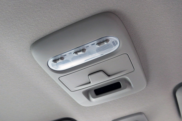 三菱デリカミニTプレミアム（オーバーヘッドコンソール）