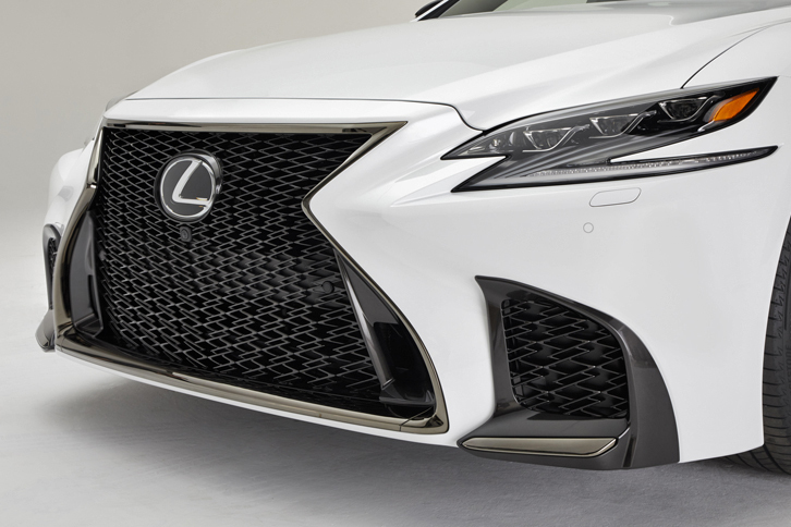 レクサスLS500“Fスポーツ”（フロントまわり）