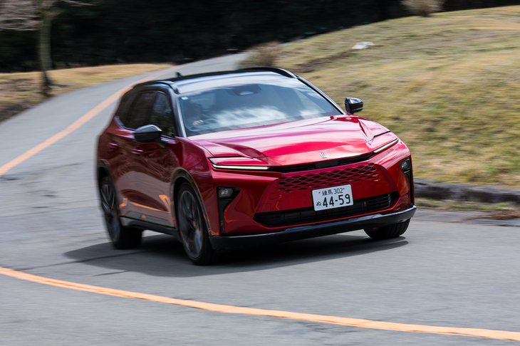 少しだけ乗れた「Z」は2.5リッターのハイブリッドを搭載。エンジンとフロントモーターのパワーアップによってシステム最高出力は「クロスオーバー」「スポーツ」よりも9PS強力な243PSを発生する。