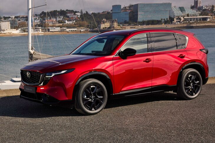 いよいよ発表された3代目「マツダCX-5」。ちょっと見は現行型とよく似ているが、実際にはかなり異なるイメージで仕上げられている。