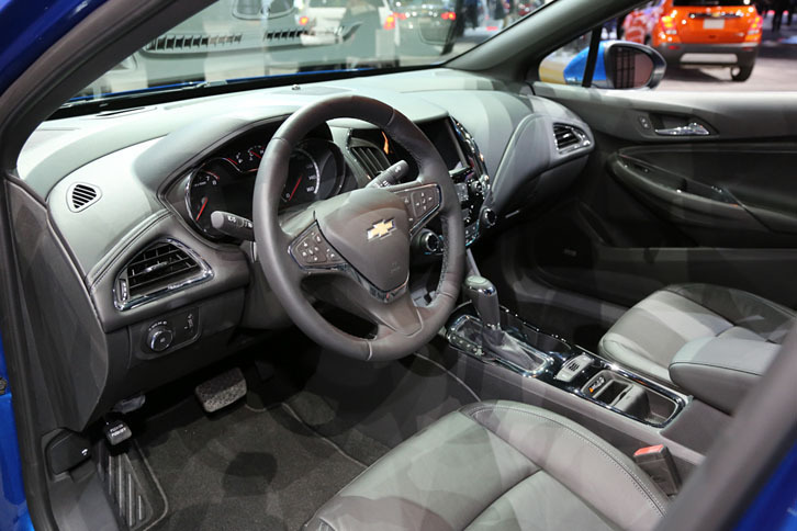 シボレー・クルーズ セダン