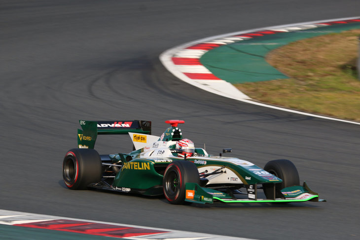 「VANTELIN TEAM TOM’S」のSF14。中嶋一貴選手のマシンである。