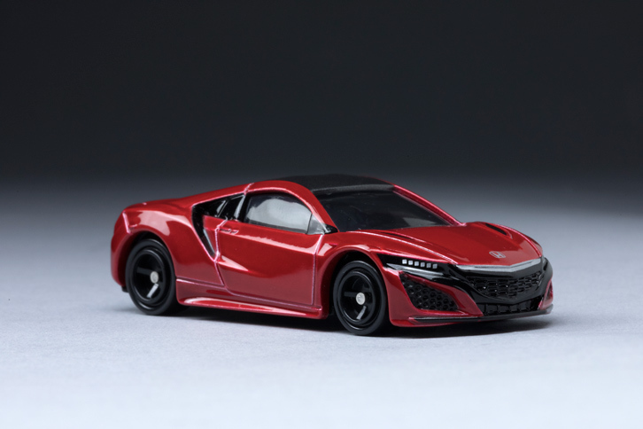 従来モデルの生産終了から11年、「ホンダNSX」はハイブリッド4WD機構を搭載したハイテクのスーパースポーツとして復活を遂げた。（写真＝郡大二郎）