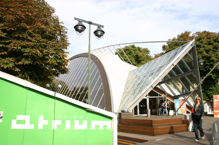 アトリウム・トリノ。閉幕後は解体された。2005年10月撮影。