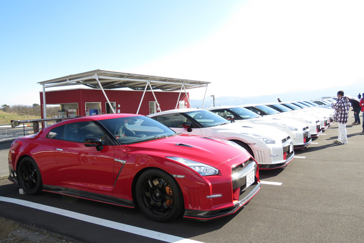 世界に冠たるスーパースポーツモデル「GT-R」の、さらなるハイパフォーマンスバージョン「GT-R NISMO」。