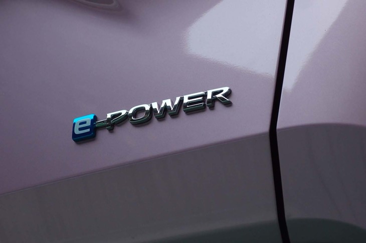 日産ノート（リアエンブレム）