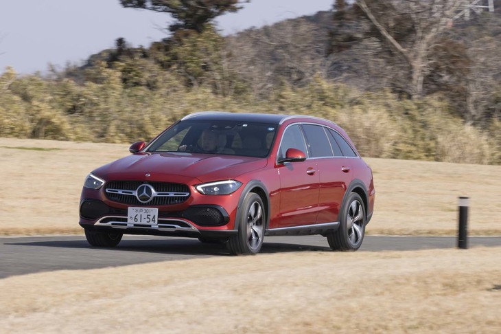 現時点ではワゴンボディーの「Cクラス」で唯一の4WD車となる「Cクラス オールテレイン」。前後駆動力配分は45：55の固定式。