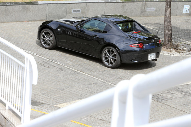 マツダ・ロードスターRF VS