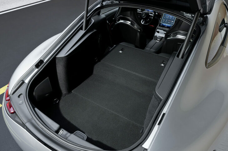 荷室の容量は最大675リッター。新型は日常での利便性向上も追求されている。