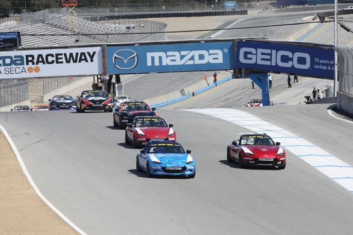 「グローバルMX-5カップ・エキシビションレース」の様子。