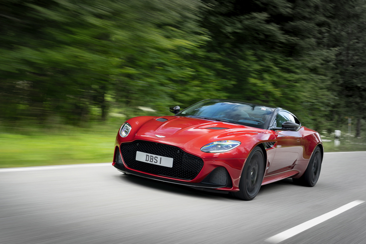 「DB11」をベースに、筋肉質のボディーをまとった「アストンマーティンDBSスーパーレッジェーラ」。アストンマーティンのトップモデルの印象をお伝えします。（photo：アストンマーティン）