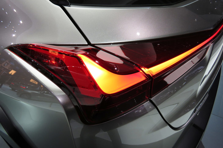 レクサスUX（リアコンビランプ）