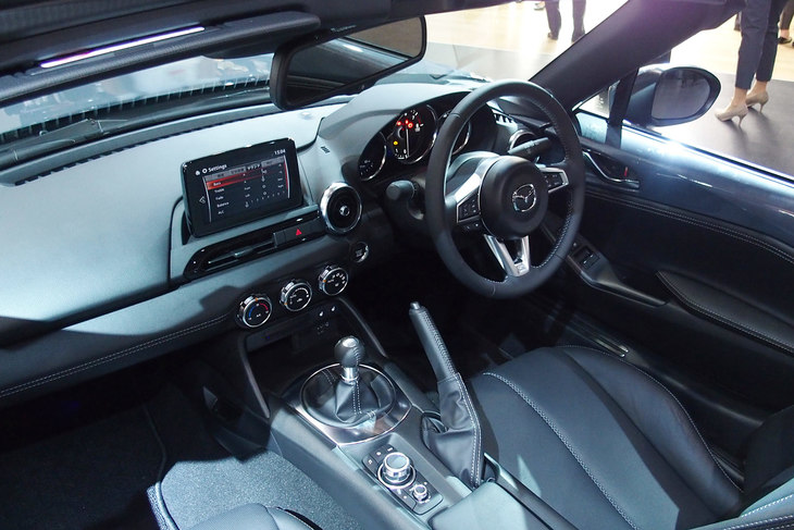 「マツダ・ロードスター」のインテリア。