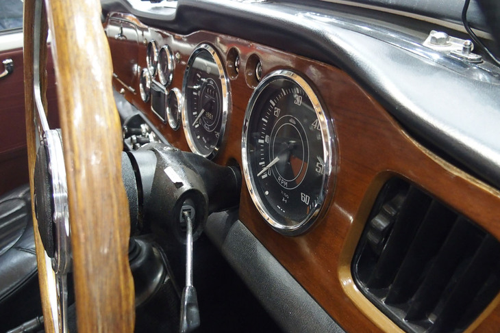 トライアンフTR4（1965年）／ガレージイガラシ