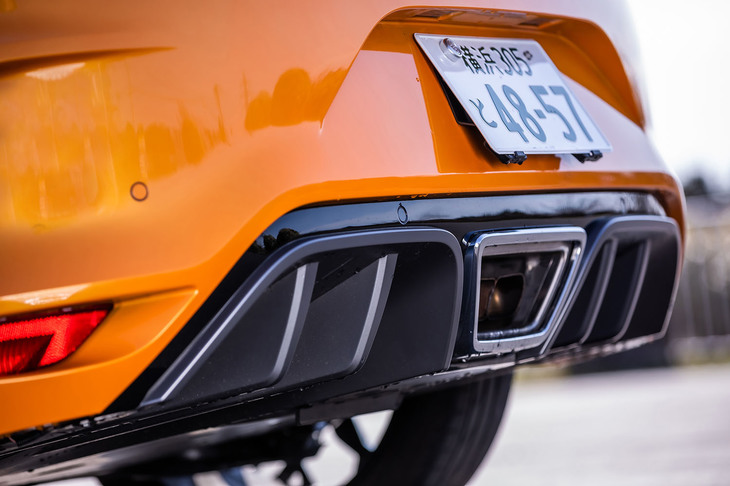 アクティブバルブで排気音の音響特性を変化させるスポーツエキゾーストを新たに採用。