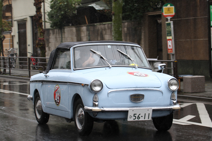 1963年「アウトビアンキ・ビアンキーナ カブリオレ」。“ヌオーバ・チンクエチェント”こと2代目「フィアット500」をベースにした高級ミニカー。