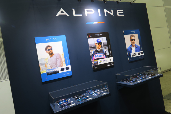 アルピーヌの展示ブースの様子。