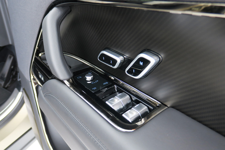 レンジローバー・スポーツSVエディションワン（フロントドアコンソール）