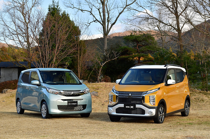 新型「三菱eKワゴン」（写真左）と新型車の「eKクロス」（同右）。