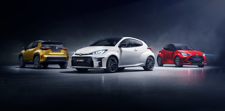 2021年上半期に加え、「トヨタ・ヤリス」は、2020年度（2020年4月～2021年3月）の実績でも「ホンダN-BOX」を破って1位となっていたが、実は同車（？）の販売台数は、「ヤリス」（右）、「GRヤリス」（中央）、「ヤリス クロス」（左）の3モデルを合計したものなのだ。