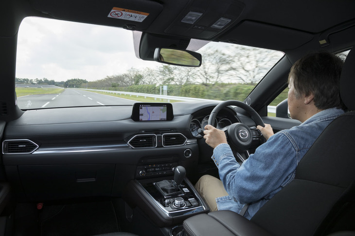 シフトフィールの良さと適切なペダルレイアウトのおかげで、「CX-5」のディーゼル×6段MT仕様にいたく満足した筆者。この勢いで2.5リッターターボ車にもMTの設定をお願いしたい。
