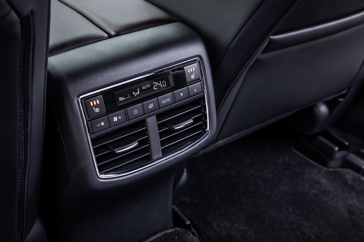 「25S」モデルを除く全車のセカンドシートにヒーター機構が標準装備となった。