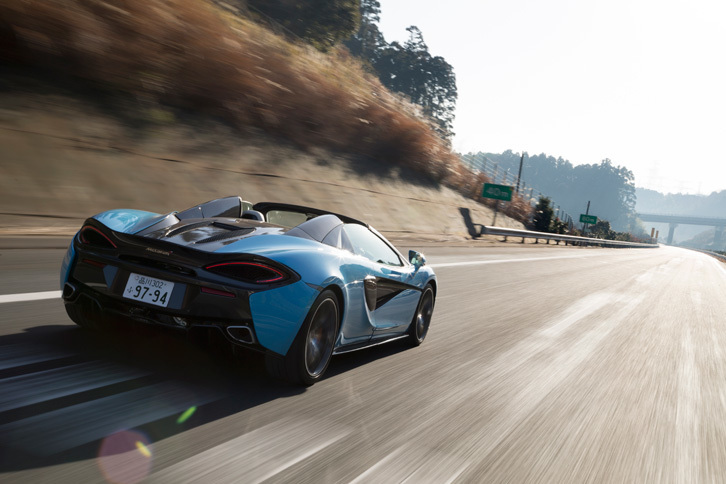 単に価格帯が違うというだけではなく、マクラーレンの「スポーツシリーズ」は「スーパーシリーズ」とは趣を異にする、違った魅力を持つスーパースポーツに仕上がっていた。