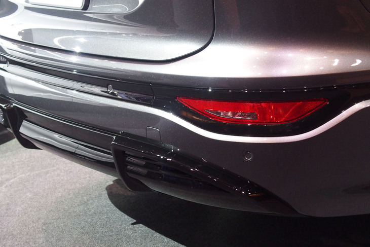 SQ6 e-tron（リアバンパー）