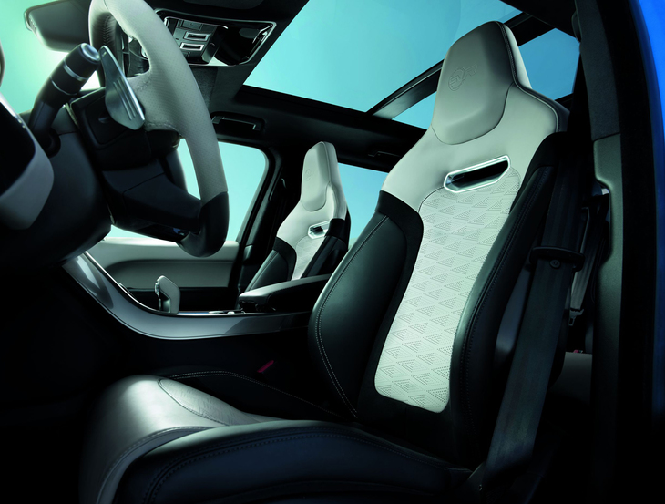 「レンジローバー スポーツSVR」のインテリア。