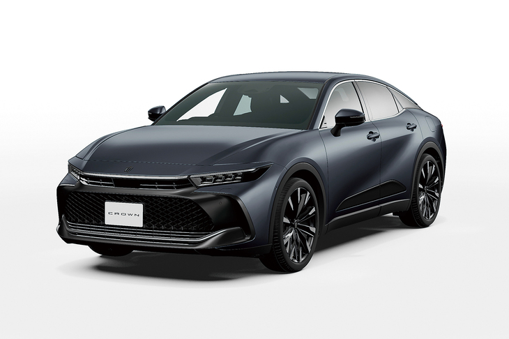 「トヨタ・クラウン クロスオーバー」（写真）や「レクサスRZ」に設定されている「デュアルブーストハイブリッド」は2.4リッターターボエンジンを核とした1モーターパラレル式に6段ATを組み合わせている。