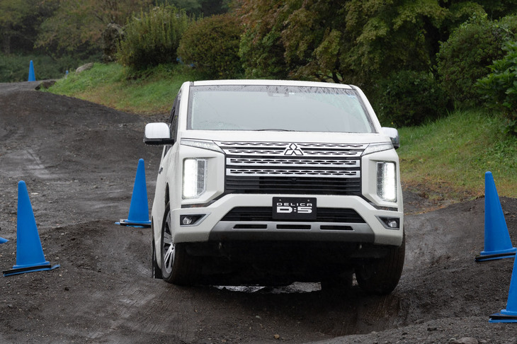 モデルライフがついに15年を超えた「デリカD：5」だが、その人気は今も衰え知らず。本格的なオフロード性能を持つミニバンとして、ファンに熱く支持されている。