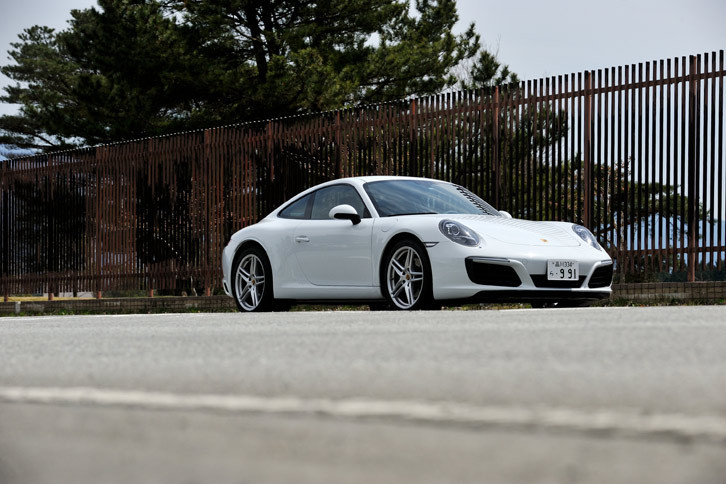 大幅改良によって、新たにダウンサイジングターボエンジンが搭載された「ポルシェ911カレラ」。4WD車の「カレラ4」やオープンモデルの「タルガ」「カブリオレ」にも、すでに同じエンジンが採用されている。