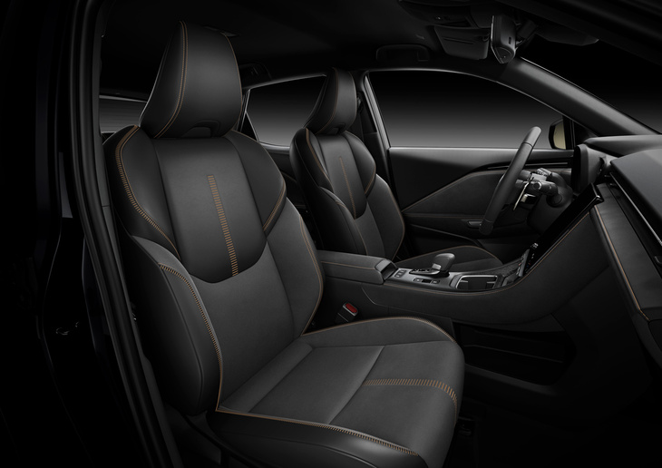 「COOL」グレードのインテリア。