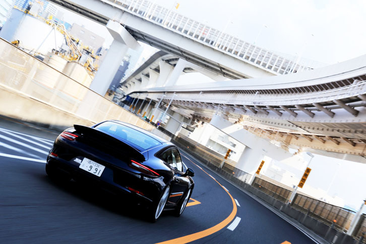 スポーティーなセッティングのシャシーが与えられる「911カレラGTS」。車高は「911カレラ／カレラS」よりも10mm低くなっている。