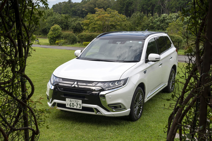 今回は、2018年8月末に発売された「三菱アウトランダーPHEV」の改良モデルに試乗。マイナーチェンジとしつつも、パワートレインやシャシーにまで手が入れられている。