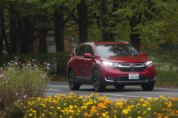 シャシーには、現行型「シビック」から採り入れた新世代プラットフォームを採用している。