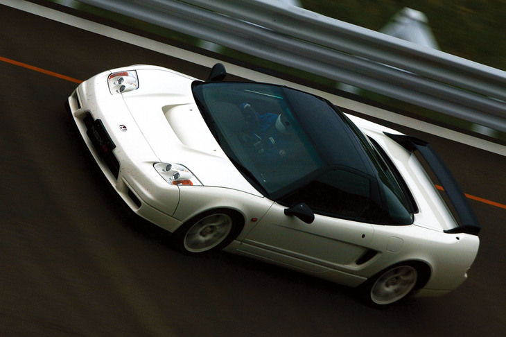 「NSXタイプR」の受注は1995年9月をもっていったん終了となるが、2002年5月に固定式ランプのIV型をベースとした「NSX-R」として復活している。