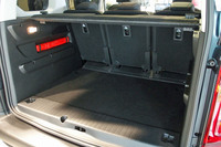 5人乗りとなる「ベルランゴ」の荷室。2列目シートを倒すと、荷室容量を2126リッターに拡大できる。