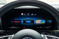 メーターパネルはメルセデス各車でおなじみの液晶表示タイプ。レイアウトはさまざまなパターンが用意される。