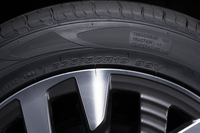 「N-FERA RU1」は17～19インチまでの幅広いサイズをラインナップ。今回の「フォレスター」をはじめ「トヨタ・ハリアー」「マツダCX-5」など人気の国産SUV用サイズを幅広くカバーする。