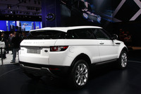 「ランドローバー・レンジローバー イヴォーク」。2010年のパリモーターショーで著者撮影。