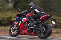 開発コンセプトの通り、走りのすべてをサーキットにフォーカスした「CBR1000RR-Rファイアブレード」。数あるスーパースポーツの中でも、乗り手を選ぶ一台となっていた。