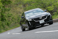 車台にはゼネラルモーターズのFR車に幅広く用いられる「アルファアーキテクチャー」を採用。2012年デビューの「ATS」で初登場したもので、今日に至るまで連綿と改良が続けられている。