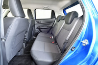 ホイールベースは従来より20mm長い2450mm。前後の乗員間距離は10mm広げられている。